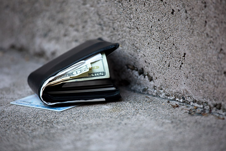 What To Do When You Lose Your Wallet? 11 Steps To Take