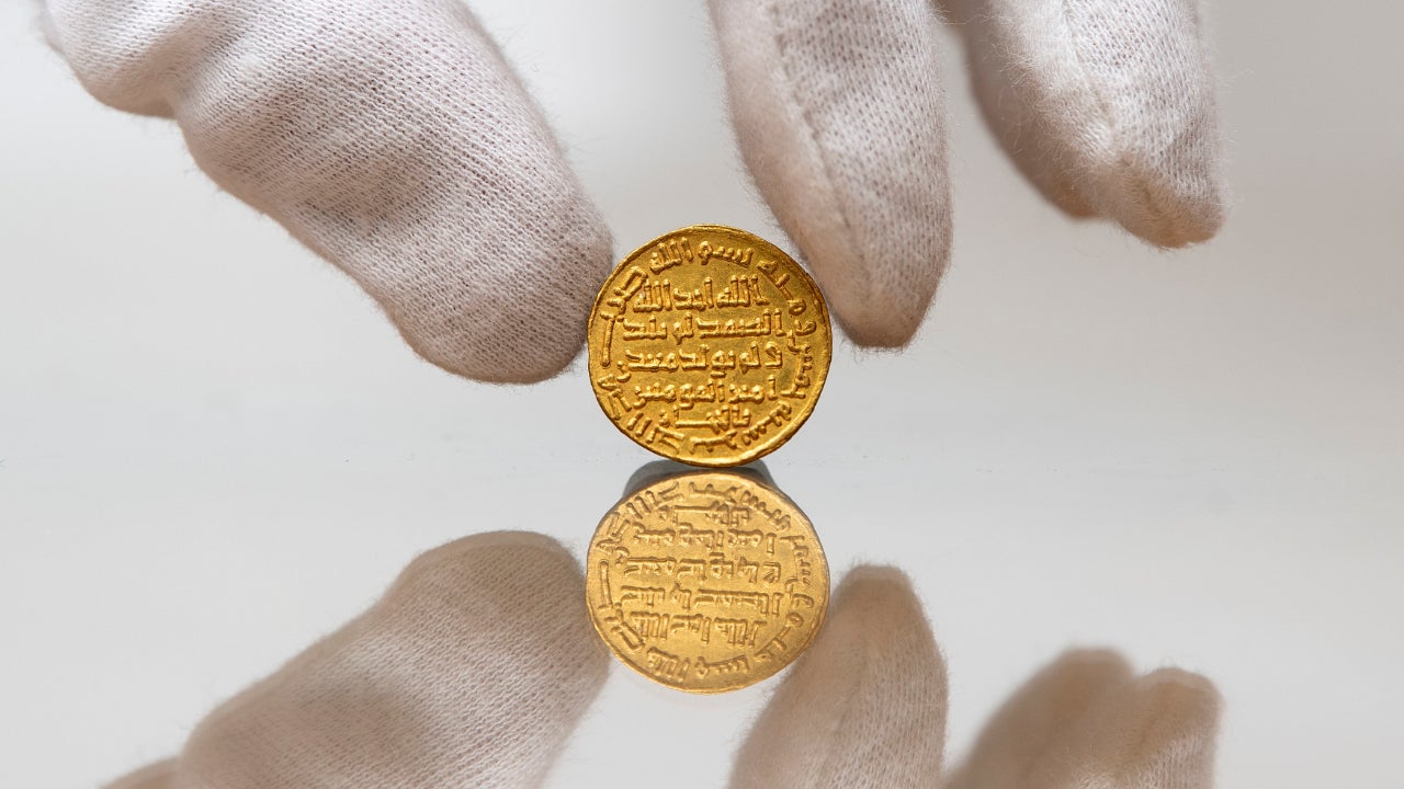 Gold coin stash from time of Henry VIII found in English garden | Live Science