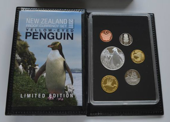 NZ SILVER PROOF COIN SET - YELLOW-EYED PENGUIN : BidBud