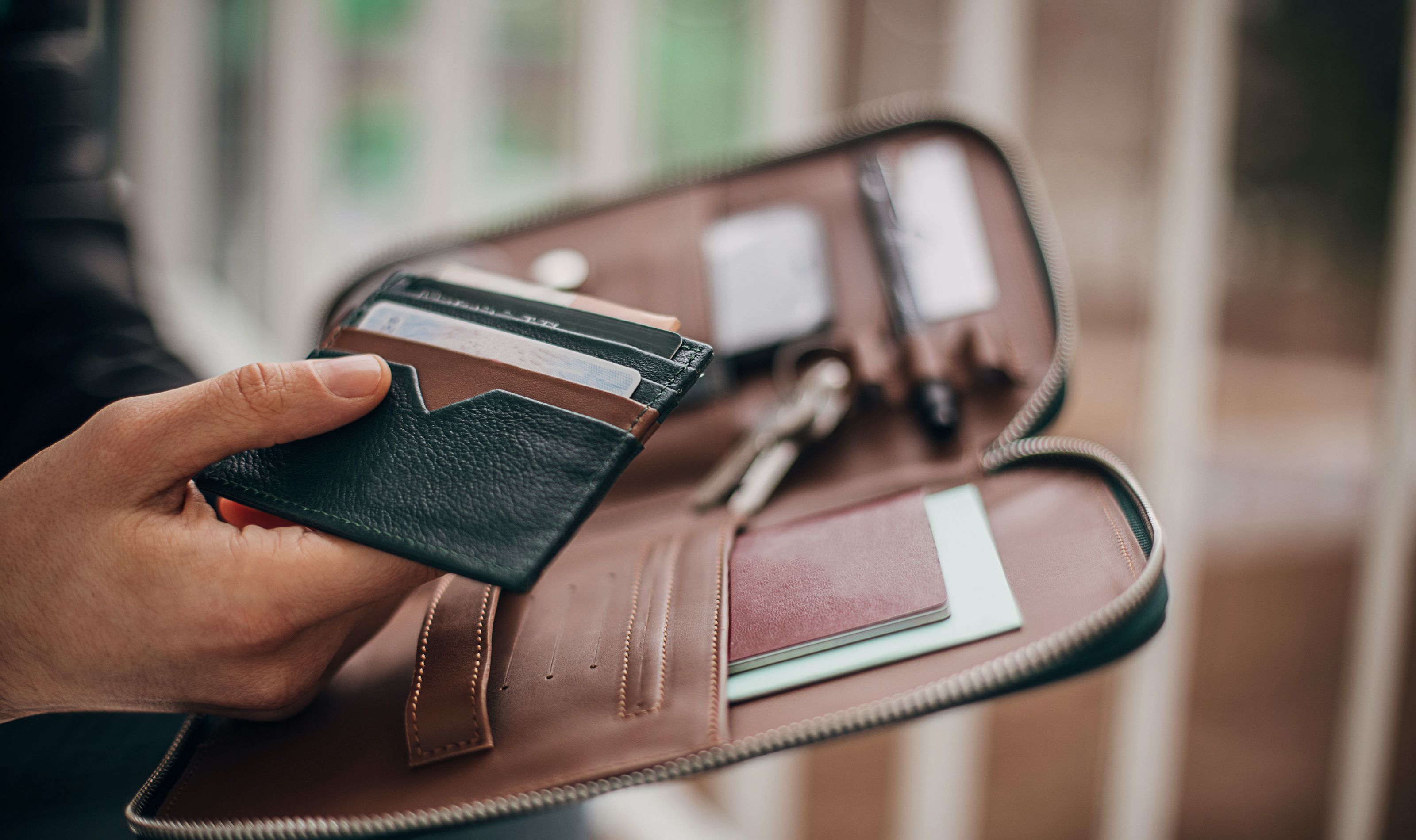 15 Best Travel Wallets for Men in 