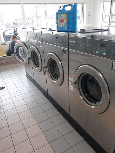 Superior Street Coin Laundry: Laundromats & launderettes laundry services