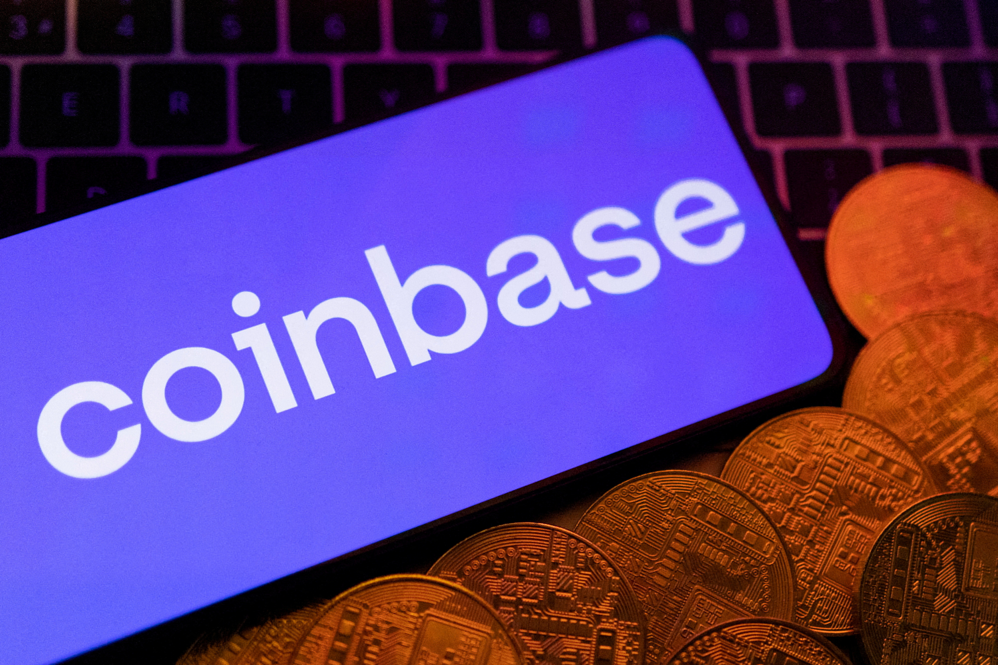 Coinbase at Center of Bitcoin ETF Machine Draws Envy and Risks