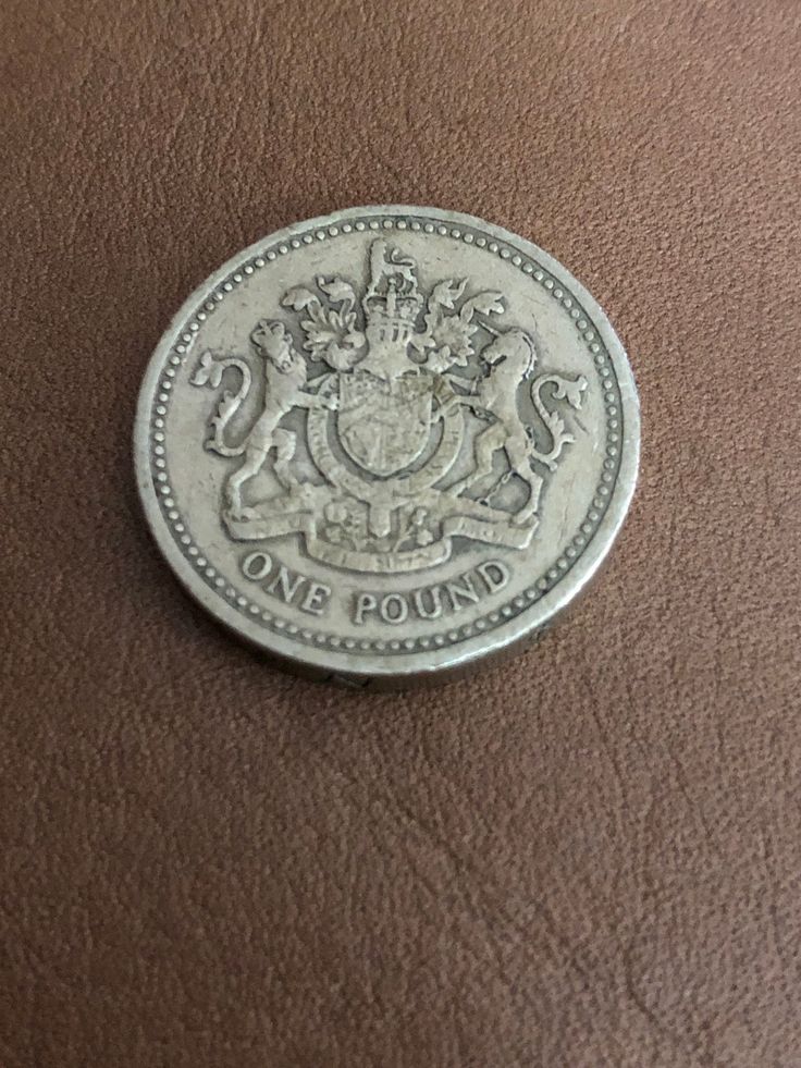 Rare Royal Arms One Pound Error Coin 