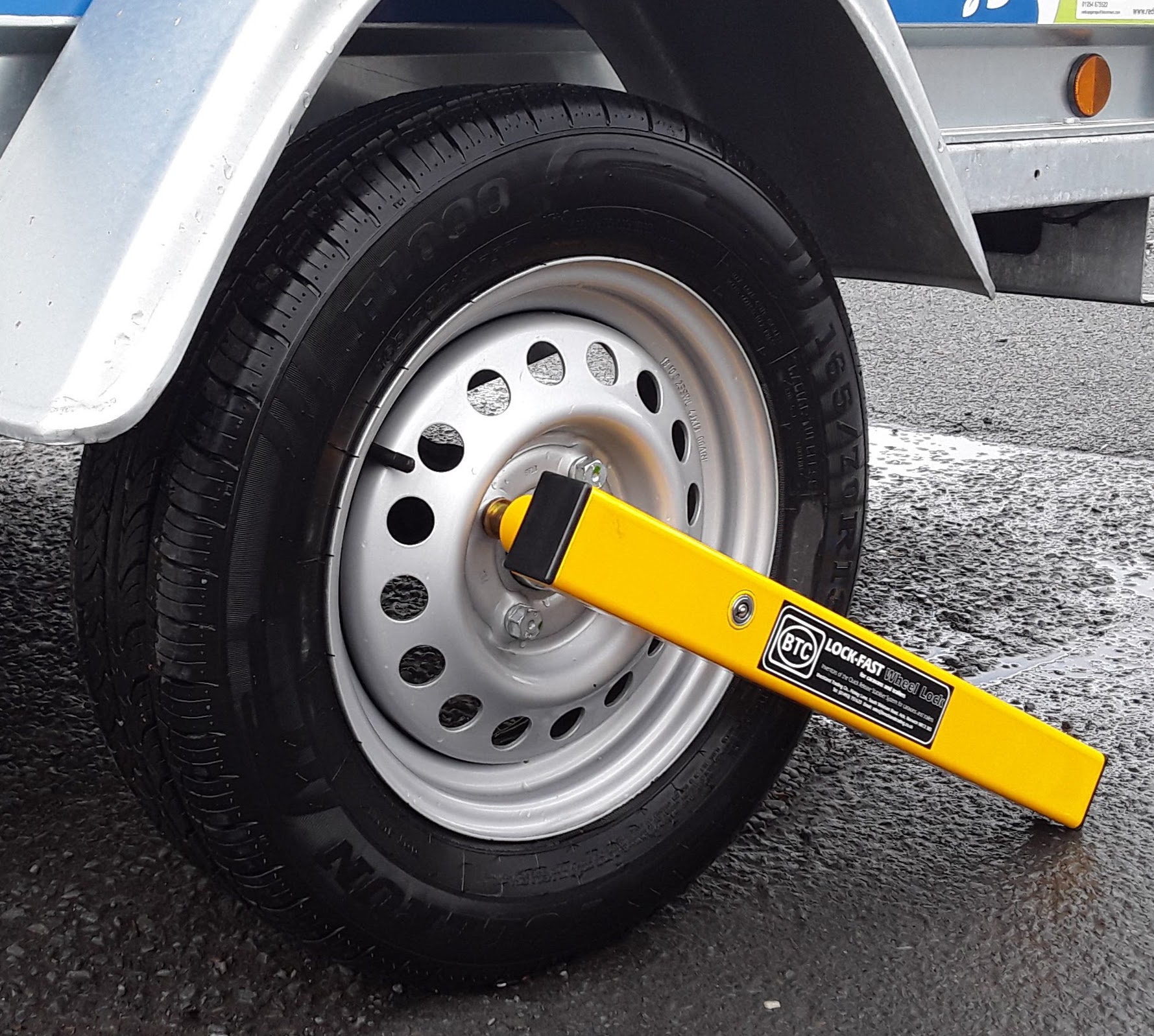 Buy a Breckland LF Wheel Clamp for a 5 Bolt Wheel | Barlow Trailers