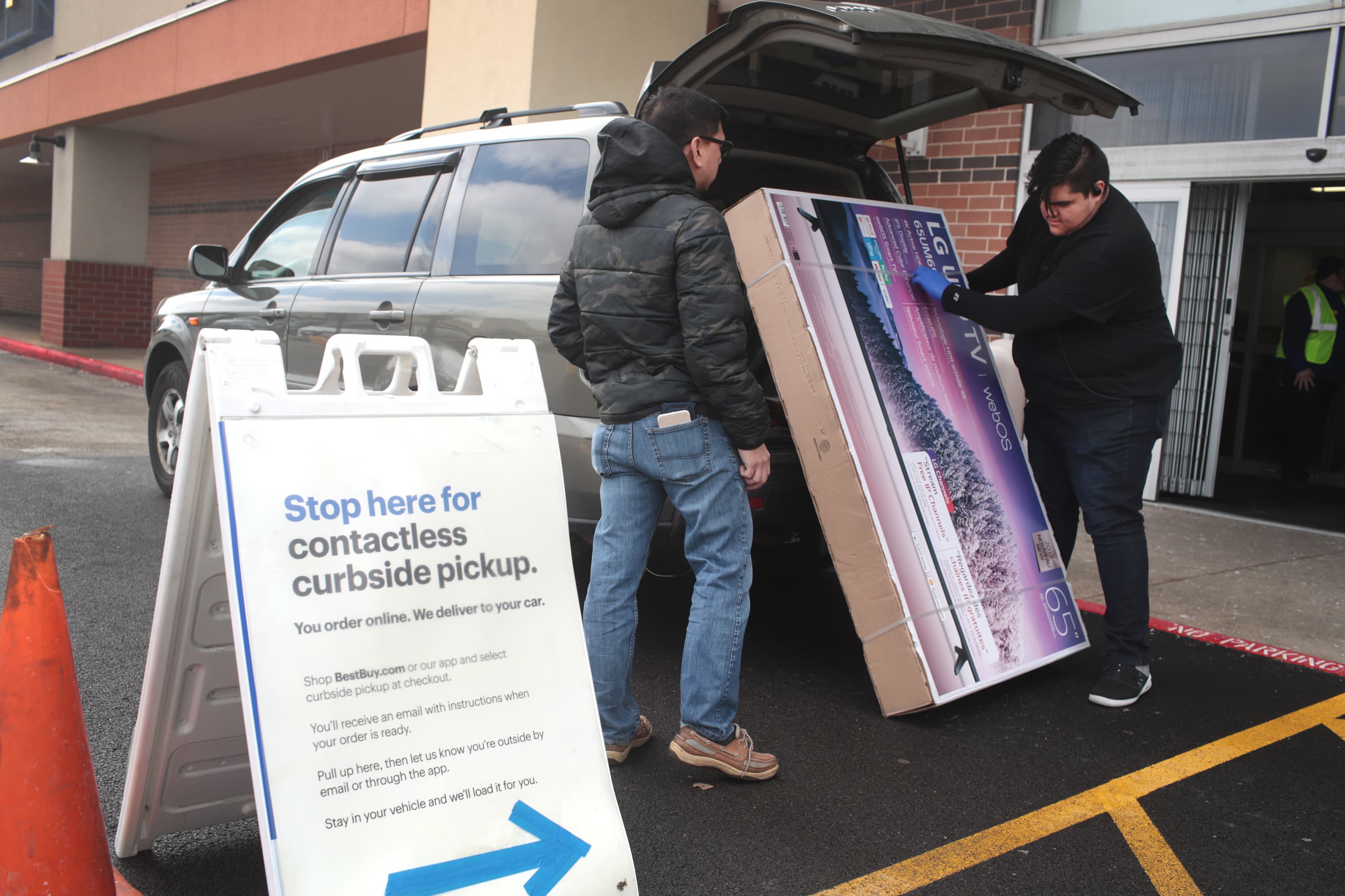 Best Buy will exit Mexico as it scales back during COVID crisis | Reuters