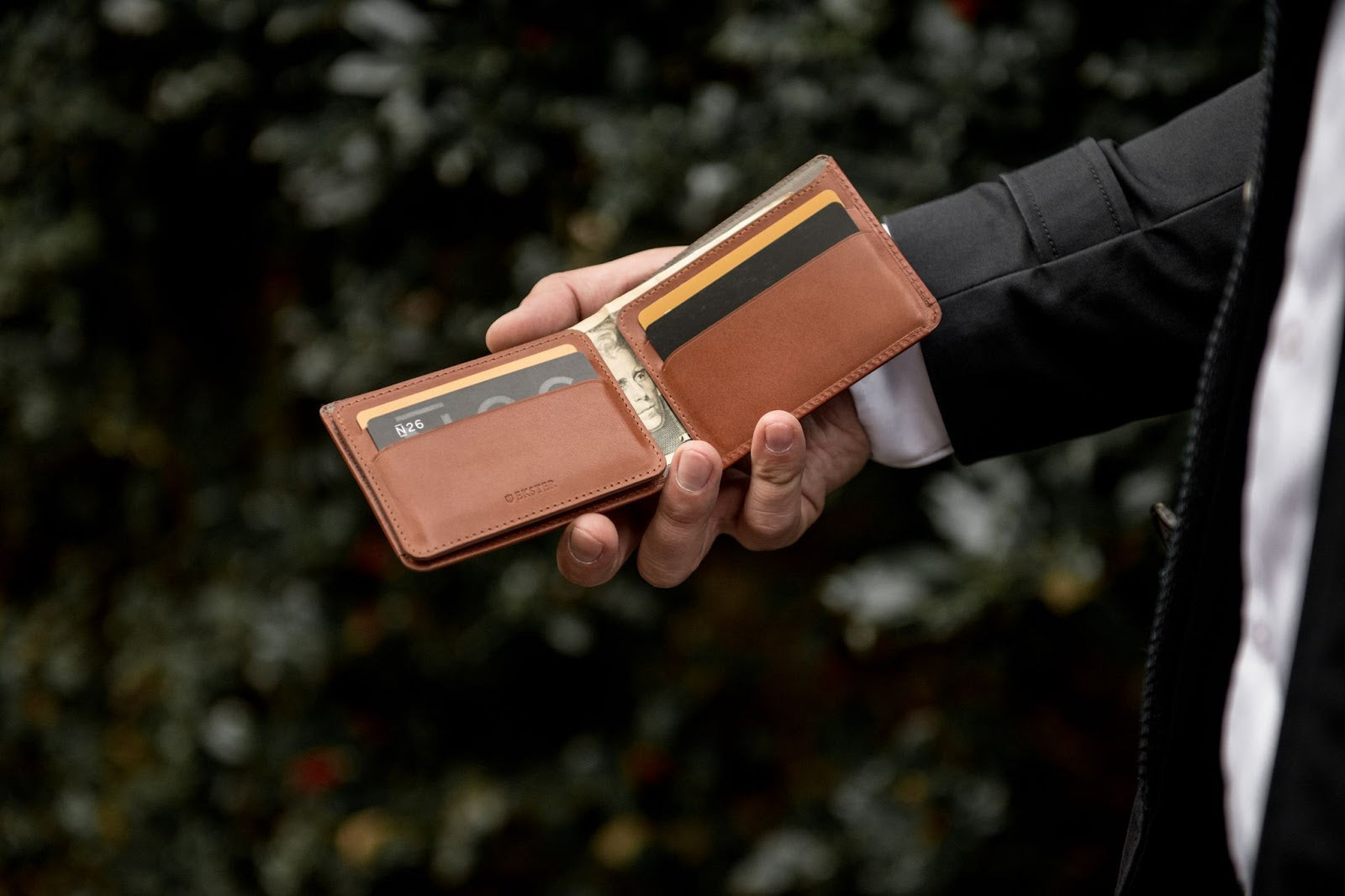 REVIEW - TRAVANDO RFID Slim Wallet with Money Clip - Travel Wallet Expert