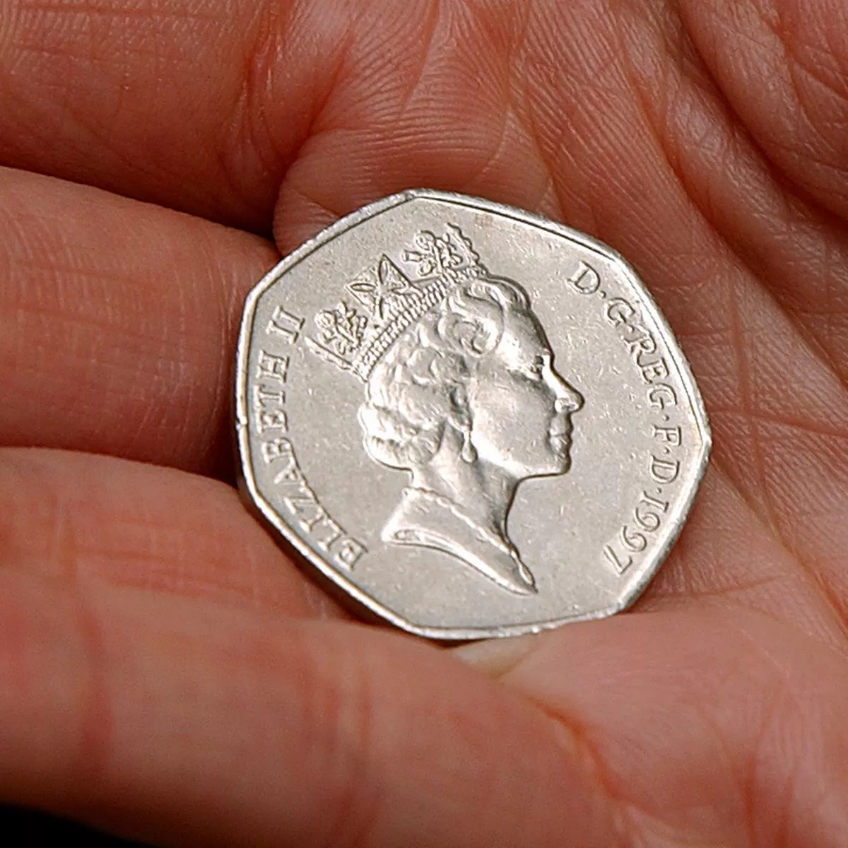 Post Office rolls out new 50p for Queen’s Platinum Jubilee